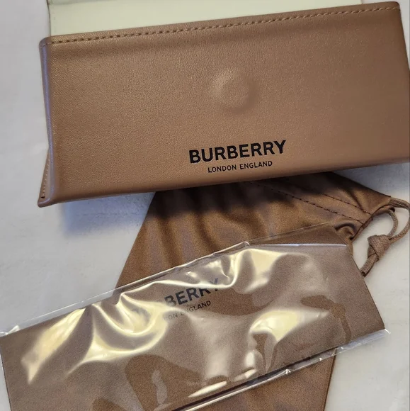 Burberry Sunglasses Case - Picture 3 of 4